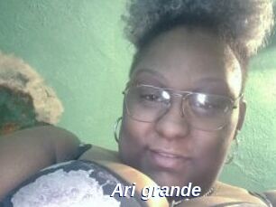 Ari_grande