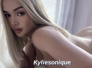 Kyliesonique
