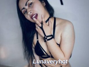 Lunaveryhot