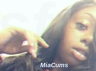 MiaCums