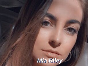 Mia_Riley