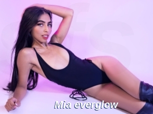 Mia_everglow