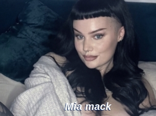 Mia_mack