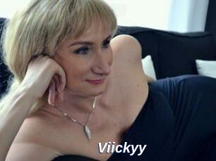 Viickyy